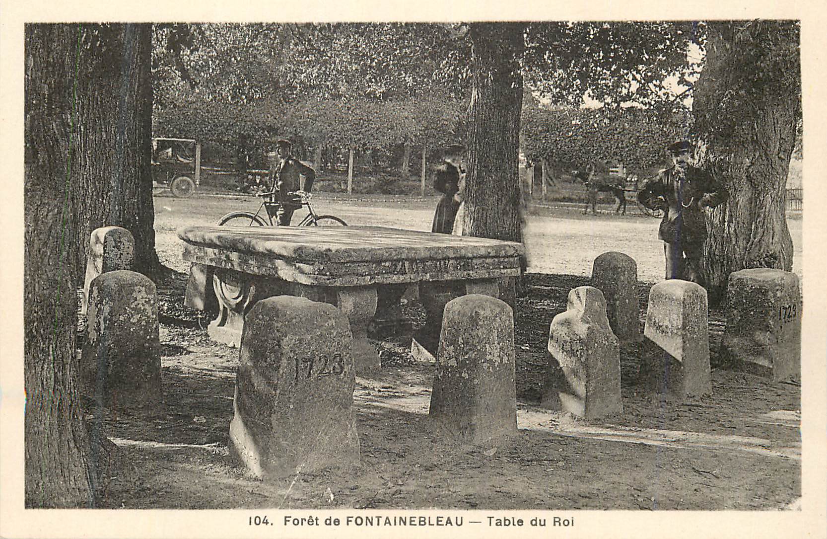 CPA Foret de Fontainebleau Table du Roi Velo Cycle